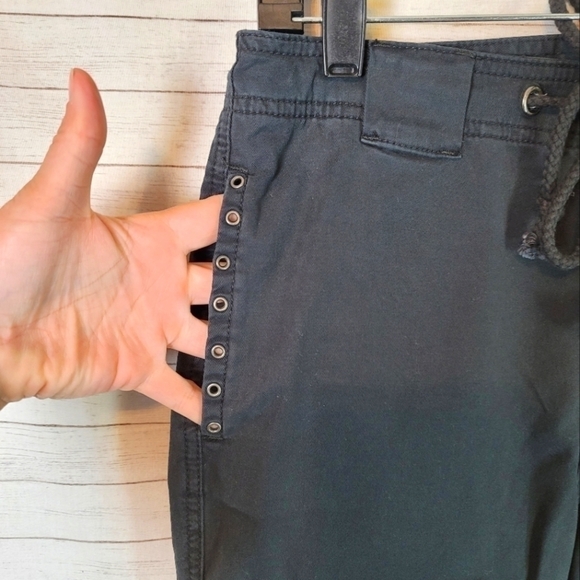LUCKY BRAND BLACK CARGO PANTS W EYELETS, sz 26 - Picture 12 of 12